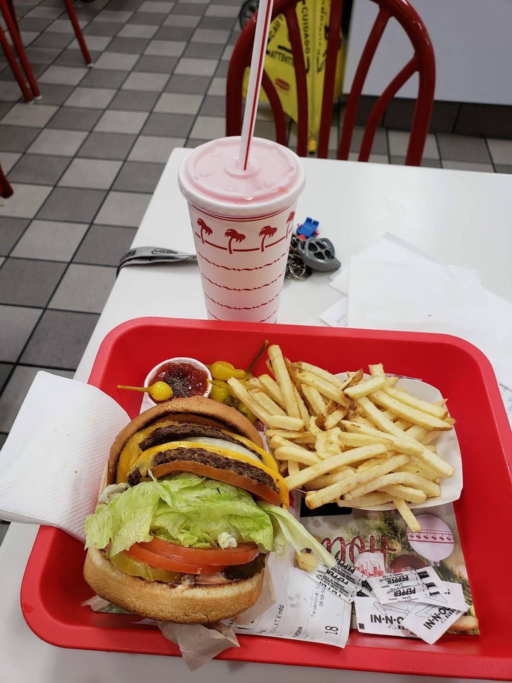 In-N-Out Burger | restaurant | 1371 Grand Ave, Covina, CA 91724, USA | 8007861000 OR +1 800-786-1000