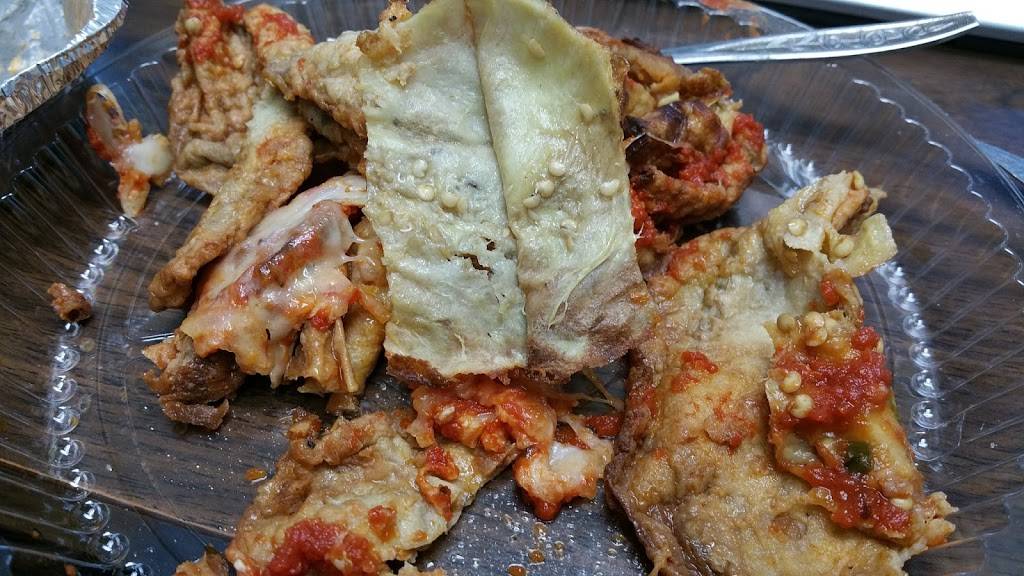 Ginos Pizzeria & Restaurant | restaurant | 740 Wellwood Ave, Lindenhurst, NY 11757, USA | 6312251555 OR +1 631-225-1555