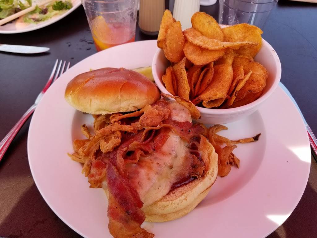 Michaels Harborside | restaurant | 1 Tournament Wharf, Newburyport, MA 01950, USA | 9784627785 OR +1 978-462-7785