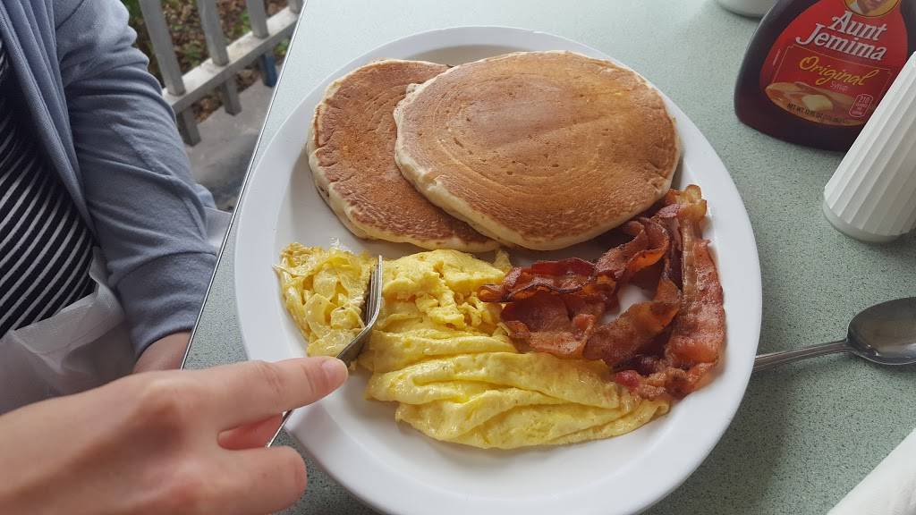 Evelyns-Key Largo | restaurant | 103360 Overseas Hwy, Key Largo, FL 33037, USA | 3054511691 OR +1 305-451-1691