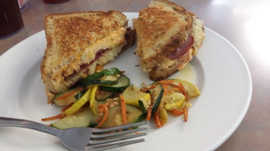 At The Tracks | restaurant | 6009 Main St, Lula, GA 30554, USA | 6786498248 OR +1 678-649-8248