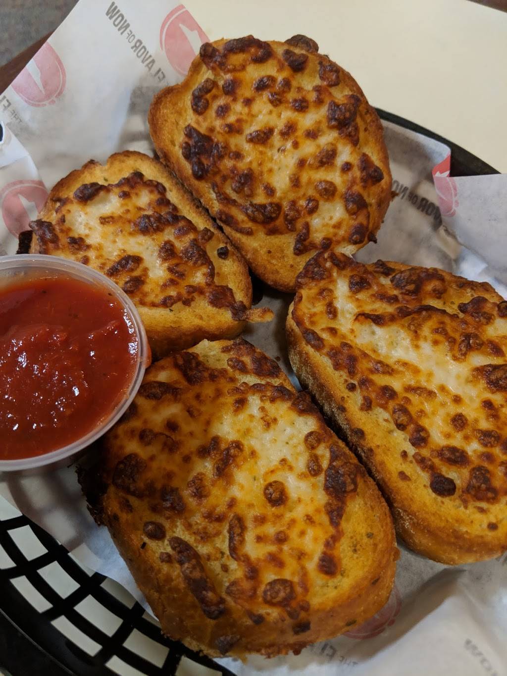 Pizza Hut | restaurant | 2002 Lincoln Hwy, Edison, NJ 08817, USA | 7322876410 OR +1 732-287-6410