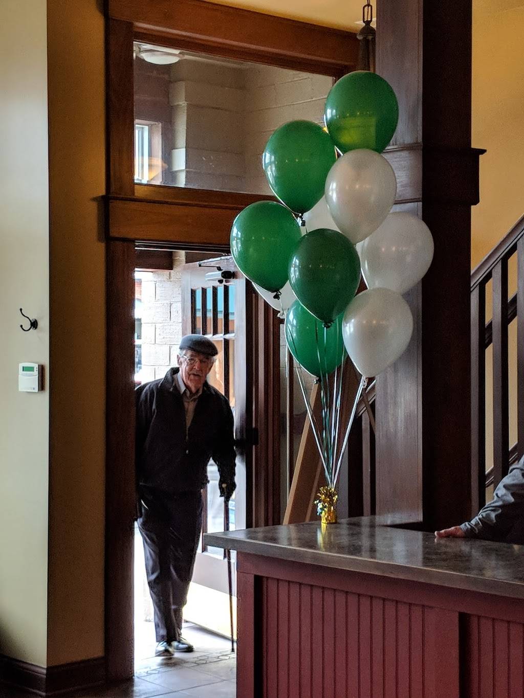 Carols Corner | restaurant | 101 N State St, South Whitley, IN 46787, USA | 2607234064 OR +1 260-723-4064