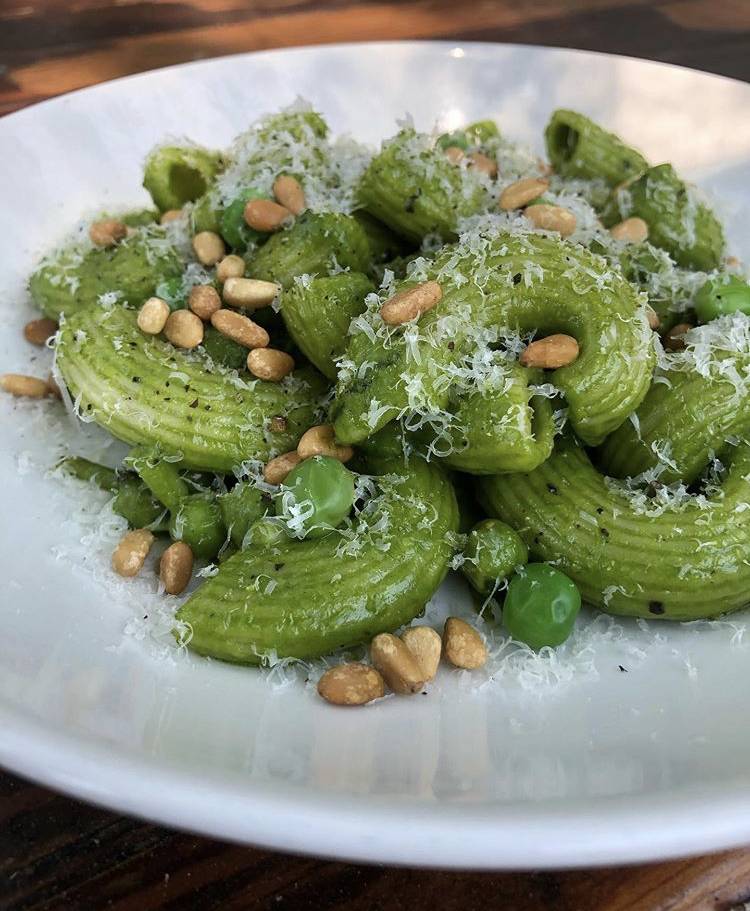 Robertas | restaurant | 261 Moore St, Brooklyn, NY 11206, USA | 7184171118 OR +1 718-417-1118