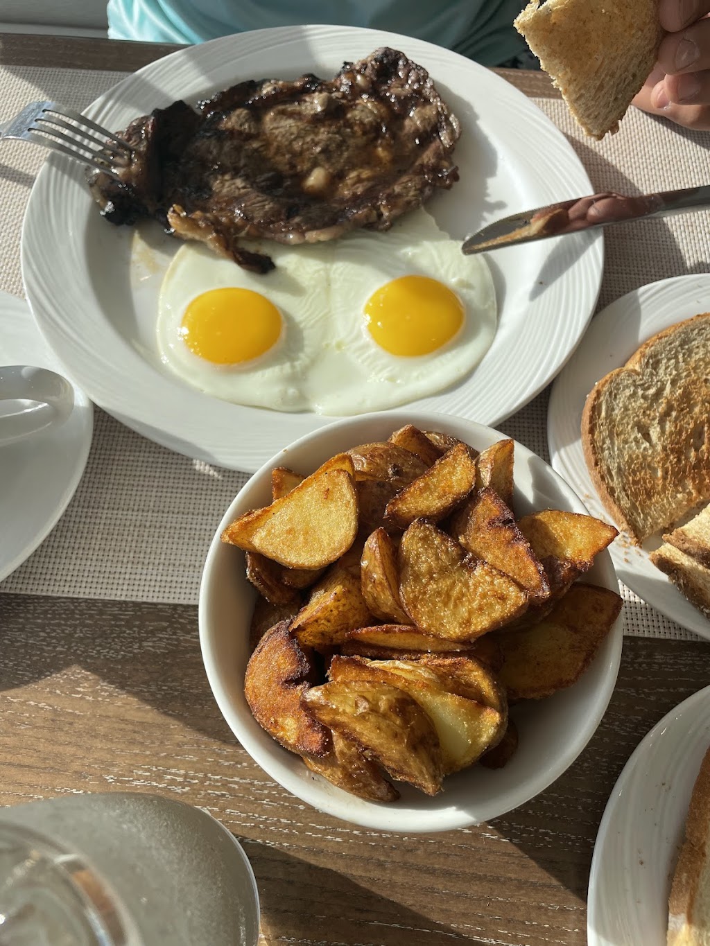 The Abalone | restaurant | 422 N Atlantic Ave, Daytona Beach, FL 32118, USA | 3862717979 OR +1 386-271-7979