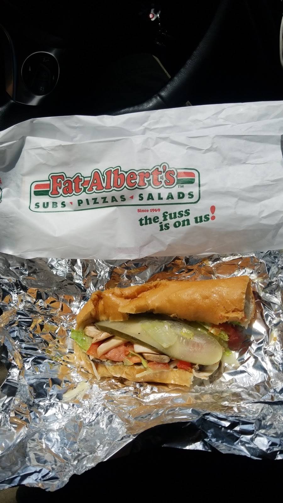 Fat Alberts | restaurant | 1990 Russell Rd, Ottawa, ON K1G 1G6, Canada | 6135264100 OR +1 613-526-4100