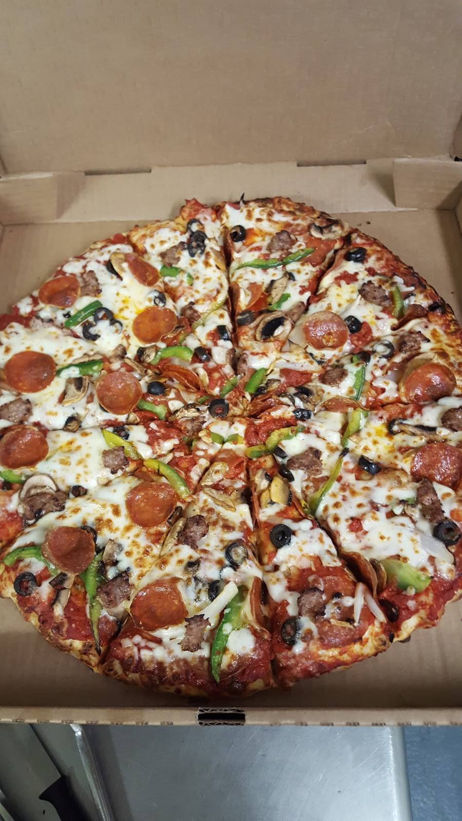 Gustos Family Pizzaria | restaurant | 10230 Old Rte 36, Dawson, IL 62520, USA | 2173644546 OR +1 217-364-4546