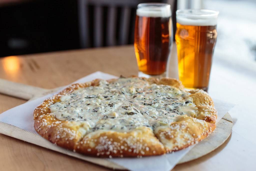 St. Francis Brewery & Restaurant | restaurant | 3825 S Kinnickinnic Ave, St Francis, WI 53235, USA | 4147444448 OR +1 414-744-4448