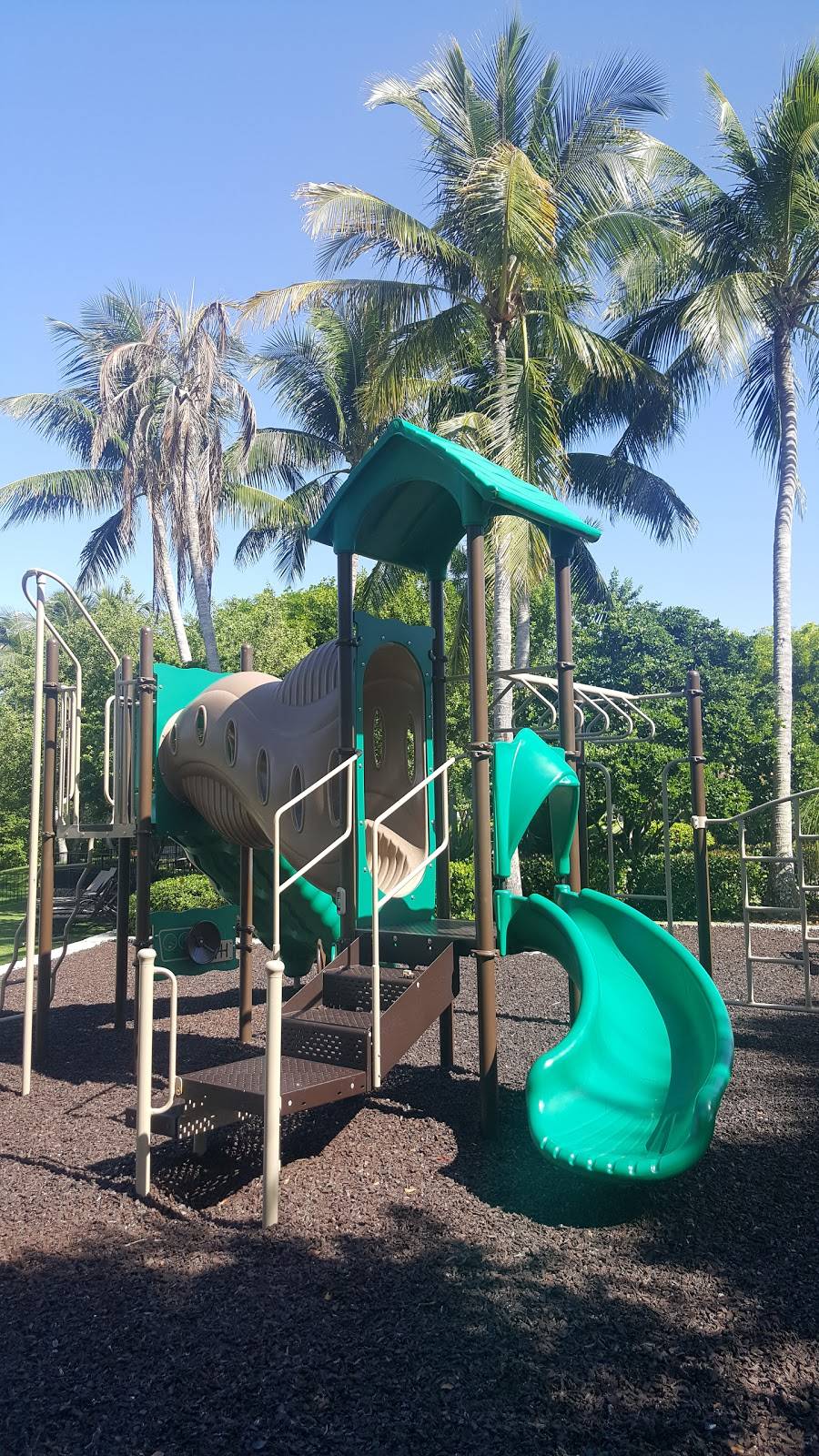 Deering Bay Yacht & Country Club | restaurant | 13610 Deering Bay Dr, Miami, FL 33158, USA | 3052542111 OR +1 305-254-2111