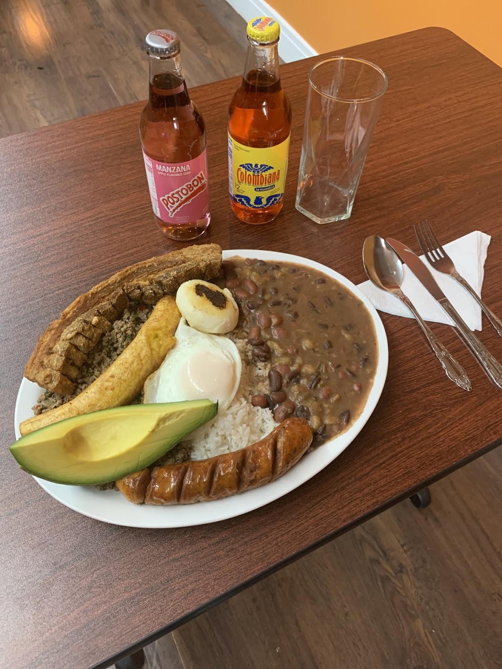 El Paraiso Colombiano | restaurant | 351 High St, Holyoke, MA 01040, USA | 4133153457 OR +1 413-315-3457