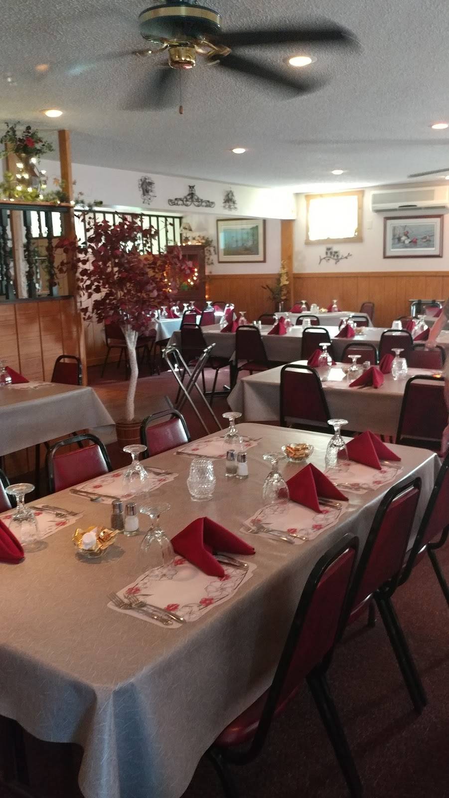 Dixs Chalet | restaurant | 5605 W Lake Winter Rd, Winter, WI 54896, USA | 7152663001 OR +1 715-266-3001