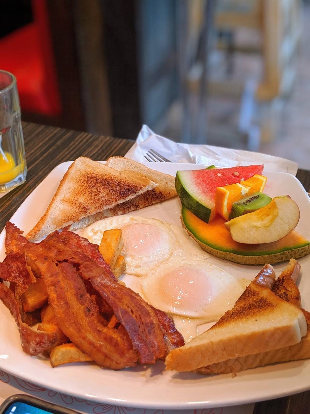 Jonas Restaurant | restaurant | 7685 Rue Saint-Denis, Montréal, QC H2R 2E7, Canada | 5142703314 OR +1 514-270-3314