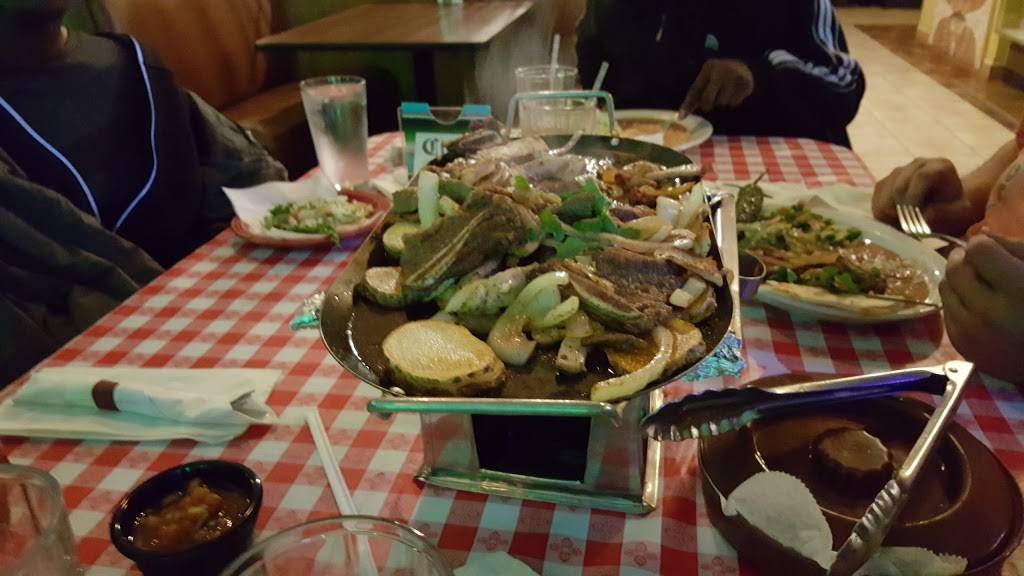 Las Fajitas | restaurant | 10114 W Greenfield Ave, Milwaukee, WI 53214, USA | 4142581451 OR +1 414-258-1451