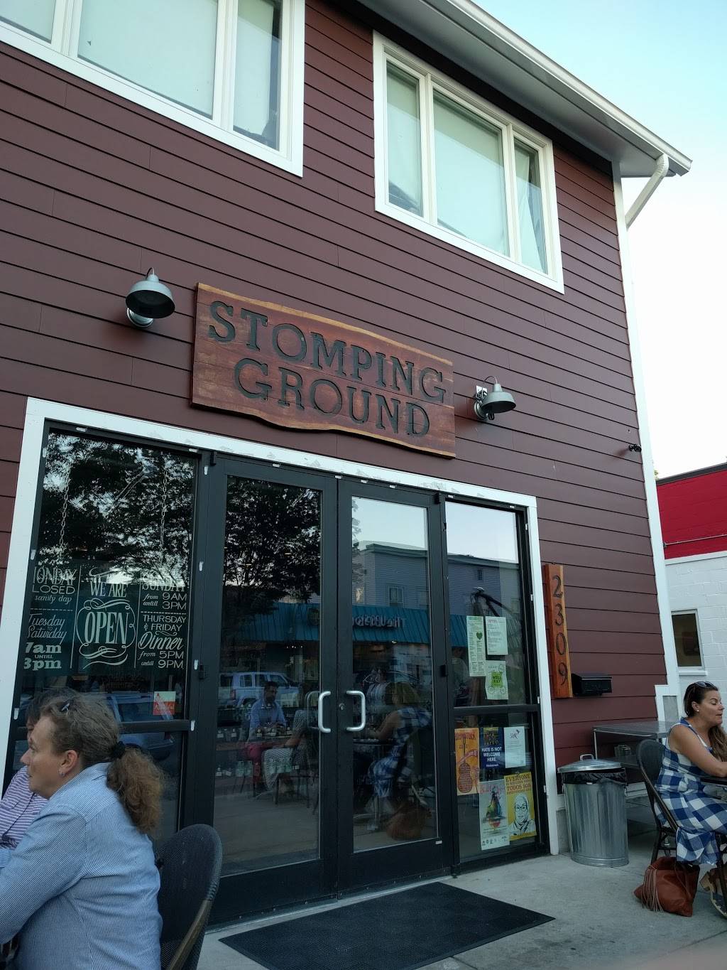 Stomping Ground | restaurant | 2309 Mt Vernon Ave, Alexandria, VA 22301, USA | 7035676616 OR +1 703-567-6616