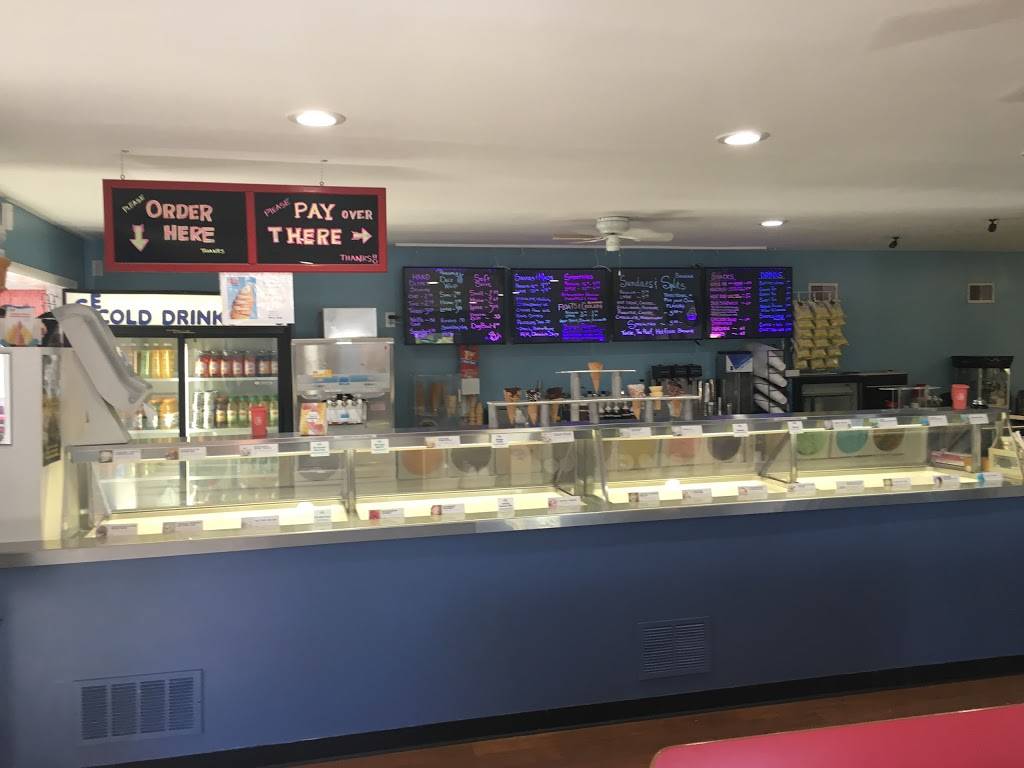 Shakers Ice Cream Parlor | restaurant | 6685 Main St, Caseville, MI 48725, USA | 9894602631 OR +1 989-460-2631