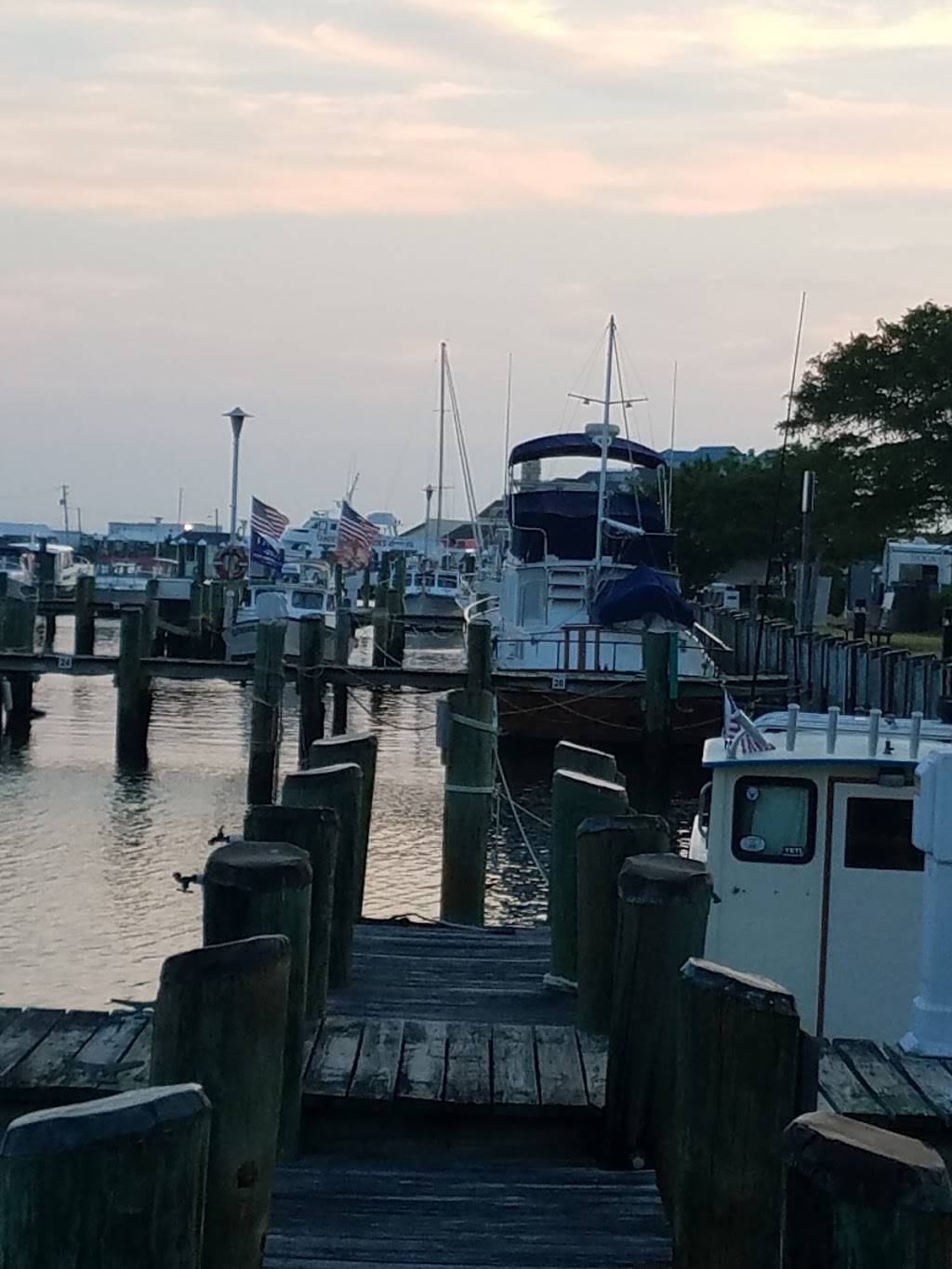 Red Shell Shanty | restaurant | 715 Broadway, Crisfield, MD 21817, USA | 4436142397 OR +1 443-614-2397