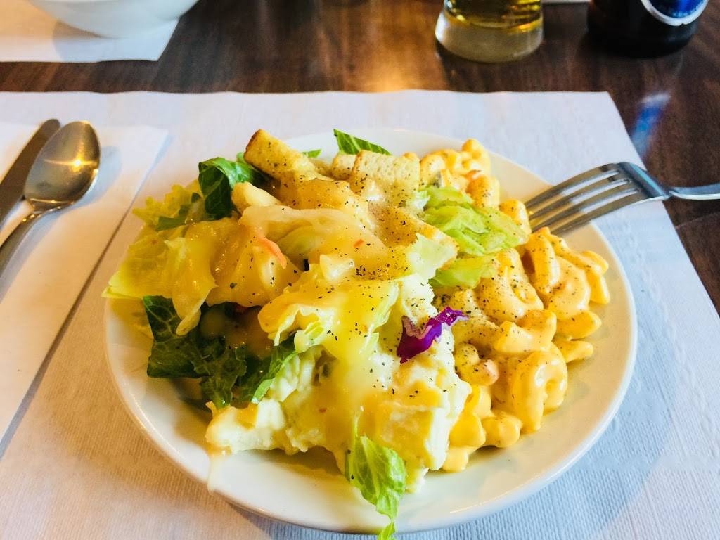 The Car Barn | restaurant | 23 Talbot Rd E, Tilbury, ON N0P 2L0, Canada | 5198254946 OR +1 519-825-4946