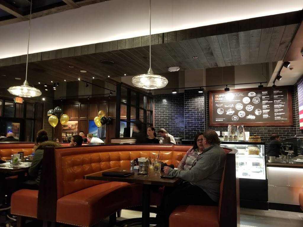 Maggie McFlys® Springfield | restaurant | 6797 Springfield Mall, Springfield, VA 22150, USA | 7039229300 OR +1 703-922-9300