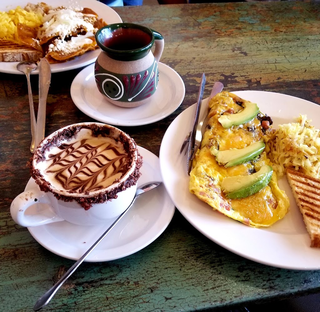 Dulce Mami Café | restaurant | 2559 W 51st St, Chicago, IL 60632, USA | 7734984409 OR +1 773-498-4409