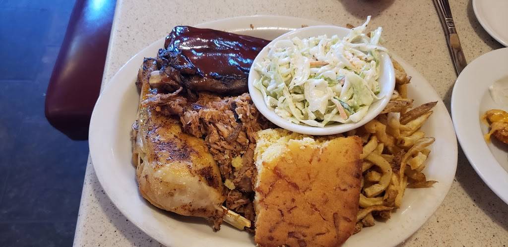 Red Bone Grille & Tavern | restaurant | 102 Church St, Dexter, ME 04930, USA | 2079242064 OR +1 207-924-2064