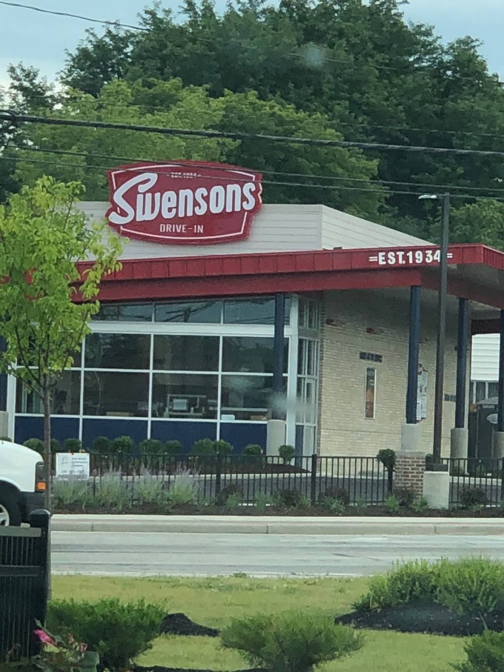 Swensons (North Olmsted) Drive-In Restaurants | restaurant | 27175 Lorain Rd, North Olmsted, OH 44070, USA | 2162901934 OR +1 216-290-1934