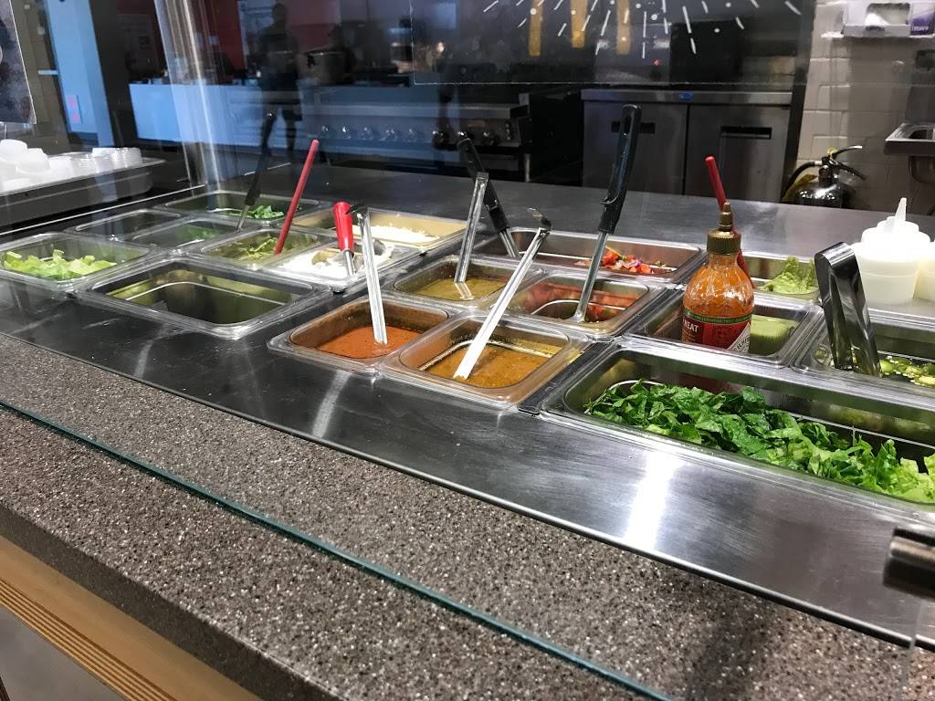 QDOBA Mexican Eats | restaurant | Round Hill Rd, Fairfield, CT 06824, USA | 2032929530 OR +1 203-292-9530