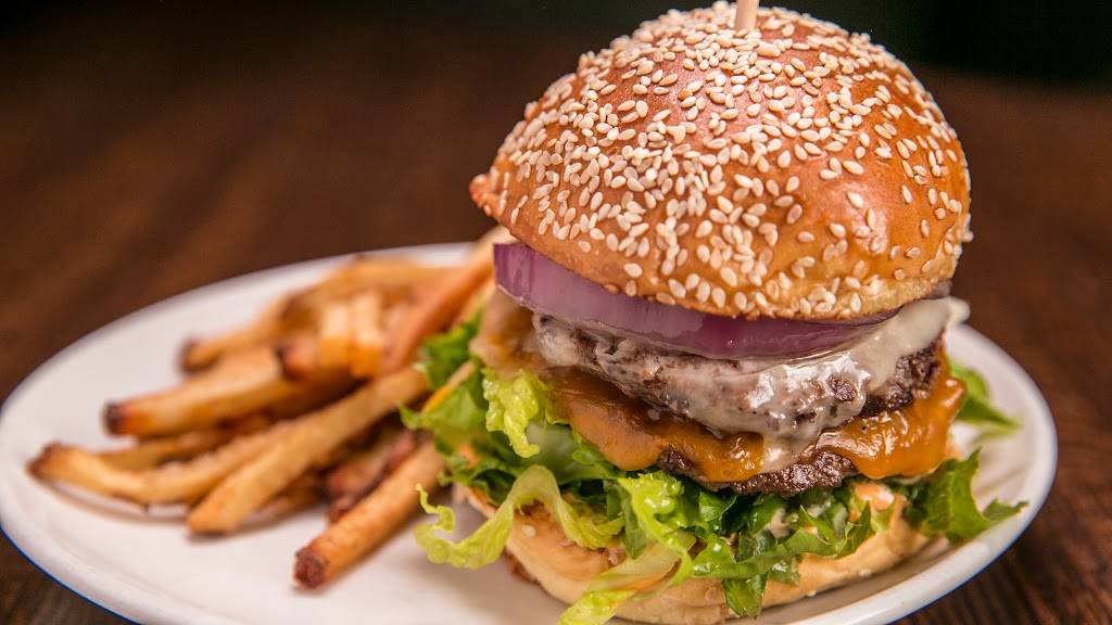 Fat Cat Restaurant & Bar | restaurant | 4840 N Broadway, Chicago, IL 60613, USA | 7735063100 OR +1 773-506-3100