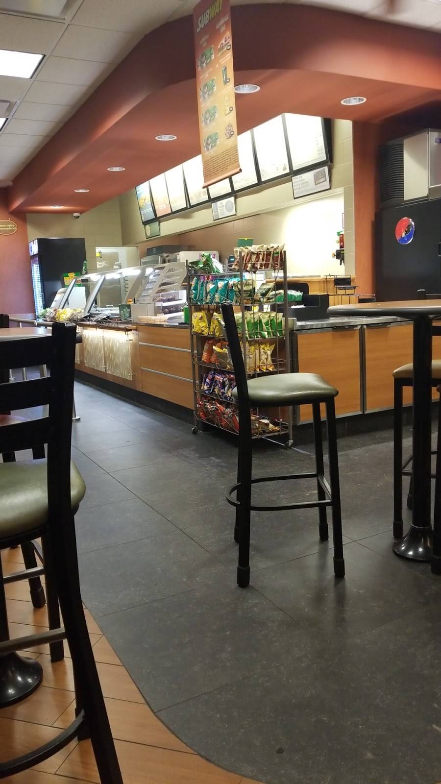 Subway | restaurant | 6971, D, Chemin de la Côte-de-Liesse, Saint-Laurent, QC H4T 1Z3, Canada | 5145085883 OR +1 514-508-5883