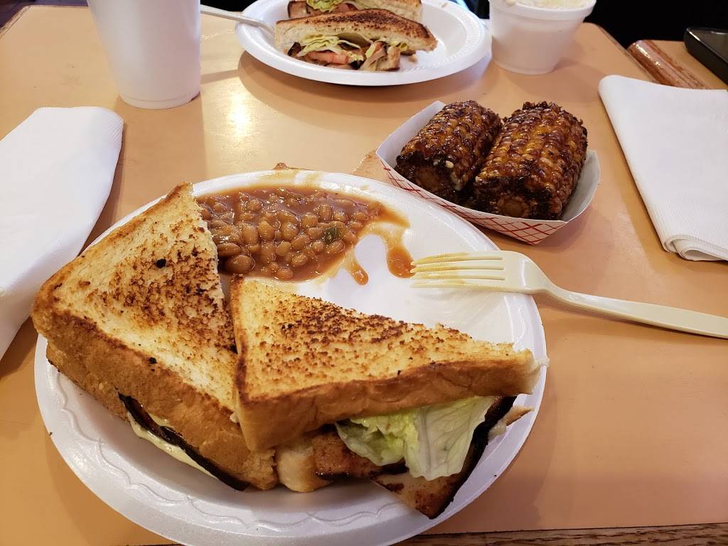 Smokin S Bar-B-Que | restaurant | 5826 US-231, Wetumpka, AL 36092, USA | 3345670605 OR +1 334-567-0605