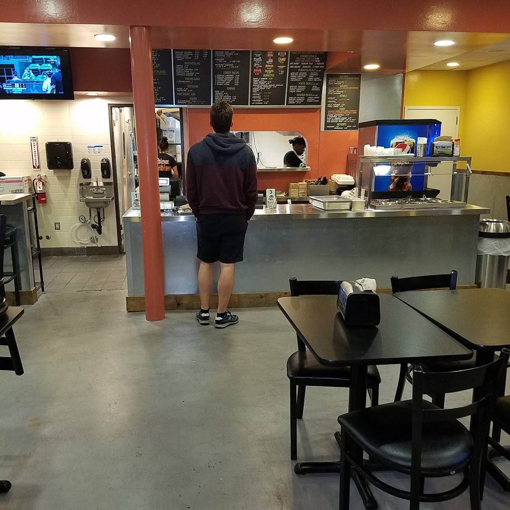 Primos Mexican Food & Cantina | restaurant | 3202 Governor Dr, San Diego, CA 92122, USA | 8584124688 OR +1 858-412-4688