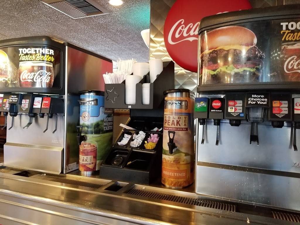 Carls Jr. | restaurant | 1352 S Gilbert Rd, Mesa, AZ 85204, USA | 4808924793 OR +1 480-892-4793