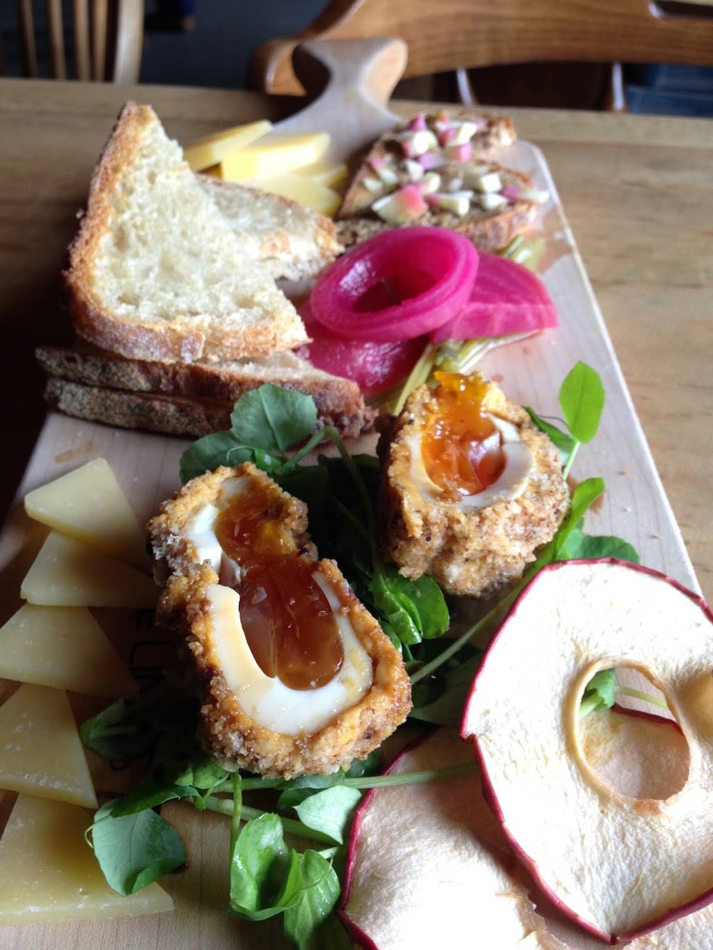 Homefield Kitchen & Brewery | restaurant | 3 Arnold Rd, Sturbridge, MA 01566, USA | 7742426365 OR +1 774-242-6365