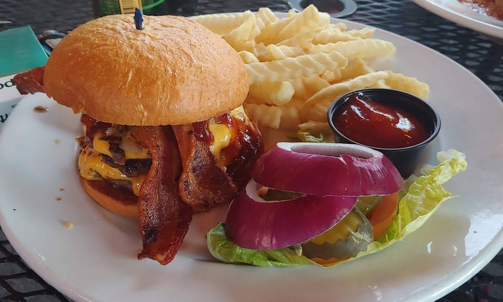 Cincinnati Bar & Grill | restaurant | 1700 N Zaragoza Rd #155, El Paso, TX 79936, USA | 9158561824 OR +1 915-856-1824