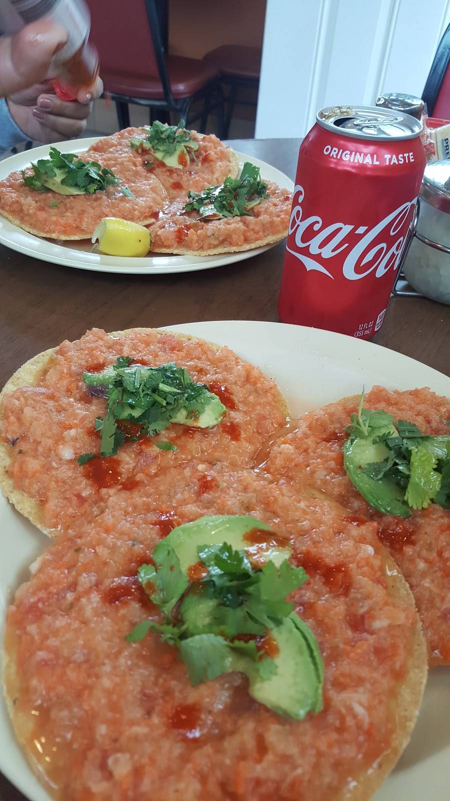 Mariscos Colima | restaurant | 4002 Beverly Blvd, Los Angeles, CA 90004, USA | 2133852828 OR +1 213-385-2828