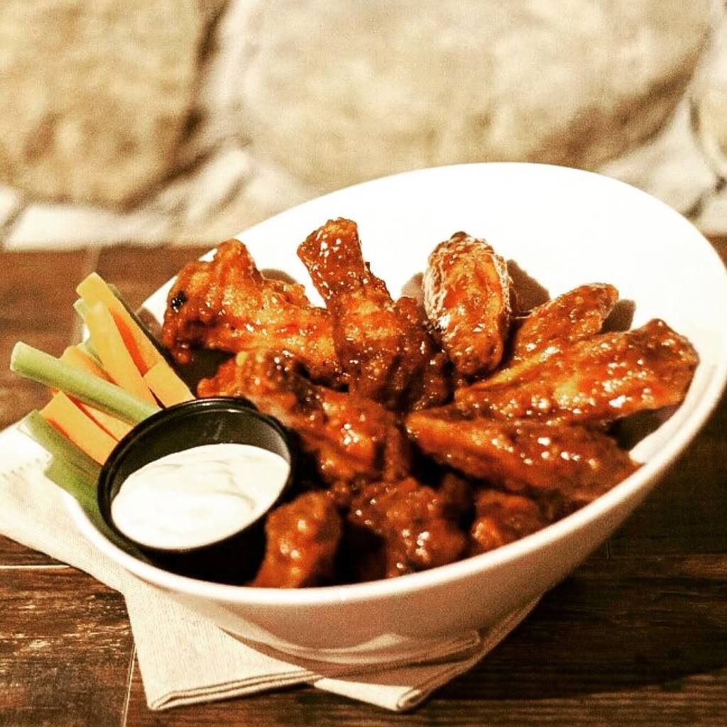 Failte Irish Pub | restaurant | 201 City Centre Dr, Mississauga, ON L5B 4E4, Canada | 9052762212 OR +1 905-276-2212