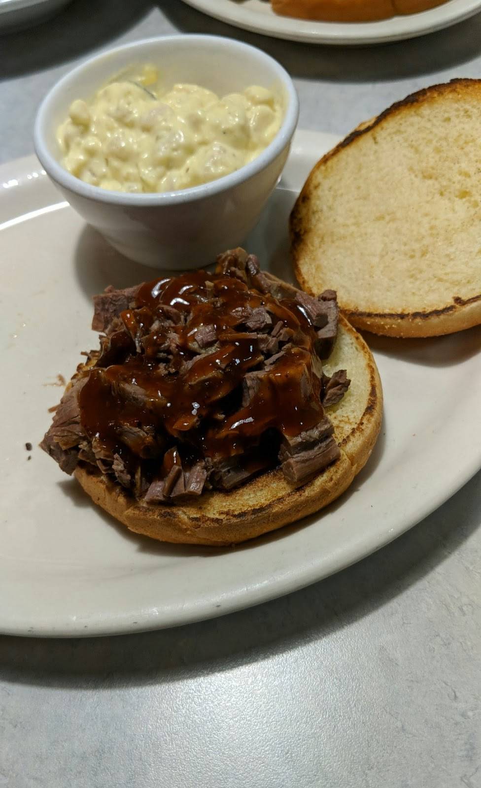 Smo-King Pit | restaurant | 2200 W War Memorial Dr, Peoria, IL 61613, USA | 3096883606 OR +1 309-688-3606