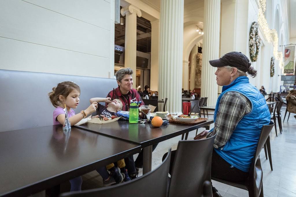 The Field Bistro | restaurant | 1400 S Lake Shore Dr, Chicago, IL 60605, USA | 3129229410 OR +1 312-922-9410