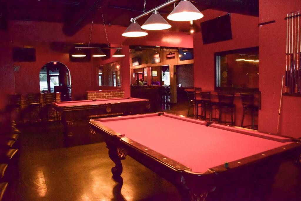 Growlers | restaurant | 1911 Poplar Ave, Memphis, TN 38104, USA | 9012447904 OR +1 901-244-7904