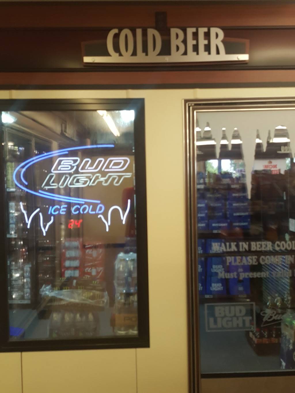 Caseys | restaurant | 3009 Paris Rd, Columbia, MO 65202, USA | 5734745678 OR +1 573-474-5678