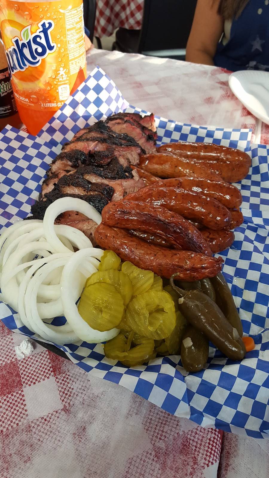 BBQLIFE By Chris | restaurant | 902 S WW White Rd, San Antonio, TX 78220, USA | 2103591511 OR +1 210-359-1511
