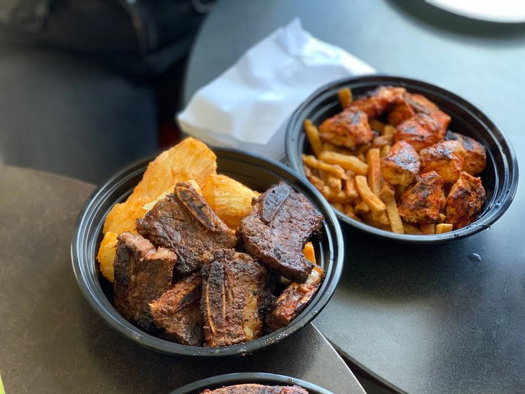 Pili Pili | restaurant | 1960 Lawrence Ave E, Scarborough, ON M1R 2Z1, Canada | 6477487454 OR +1 647-748-7454