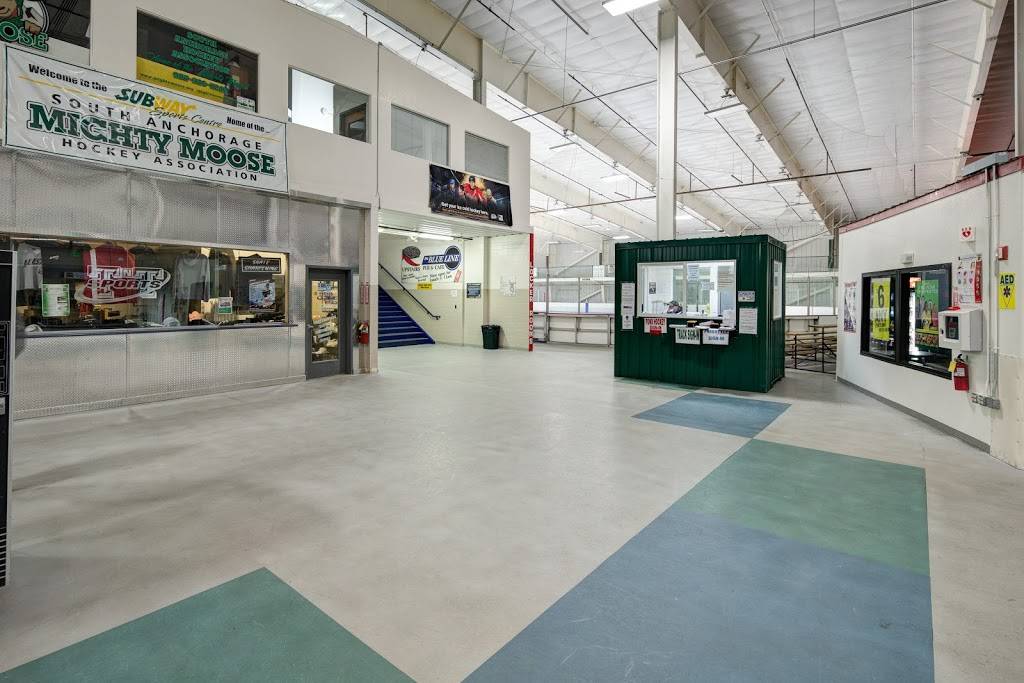 The Blue Line Pub & Cafe | restaurant | 11111 OMalley Centre Dr, Anchorage, AK 99515, USA | 9078684309 OR +1 907-868-4309