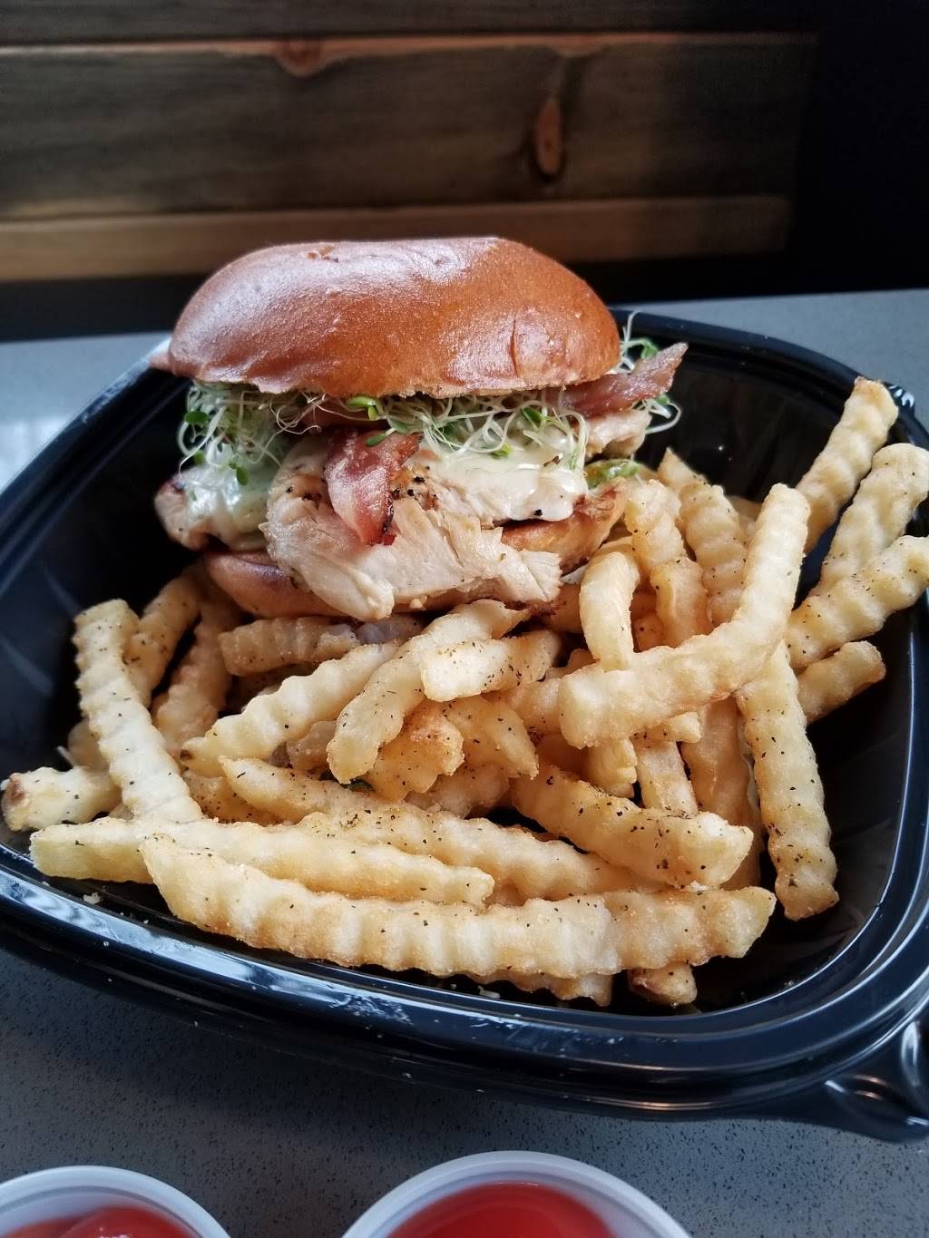 Stacked Bar And Grill | restaurant | 531 E Main St, Visalia, CA 93292, USA | 5593728480 OR +1 559-372-8480