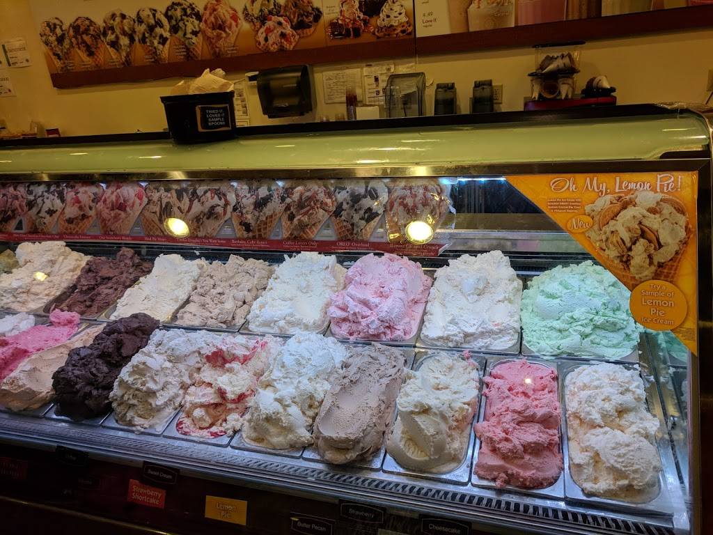 Cold Stone Creamery | bakery | 15 Blake Blvd, Kissimmee, FL 34747, USA | 4075668651 OR +1 407-566-8651
