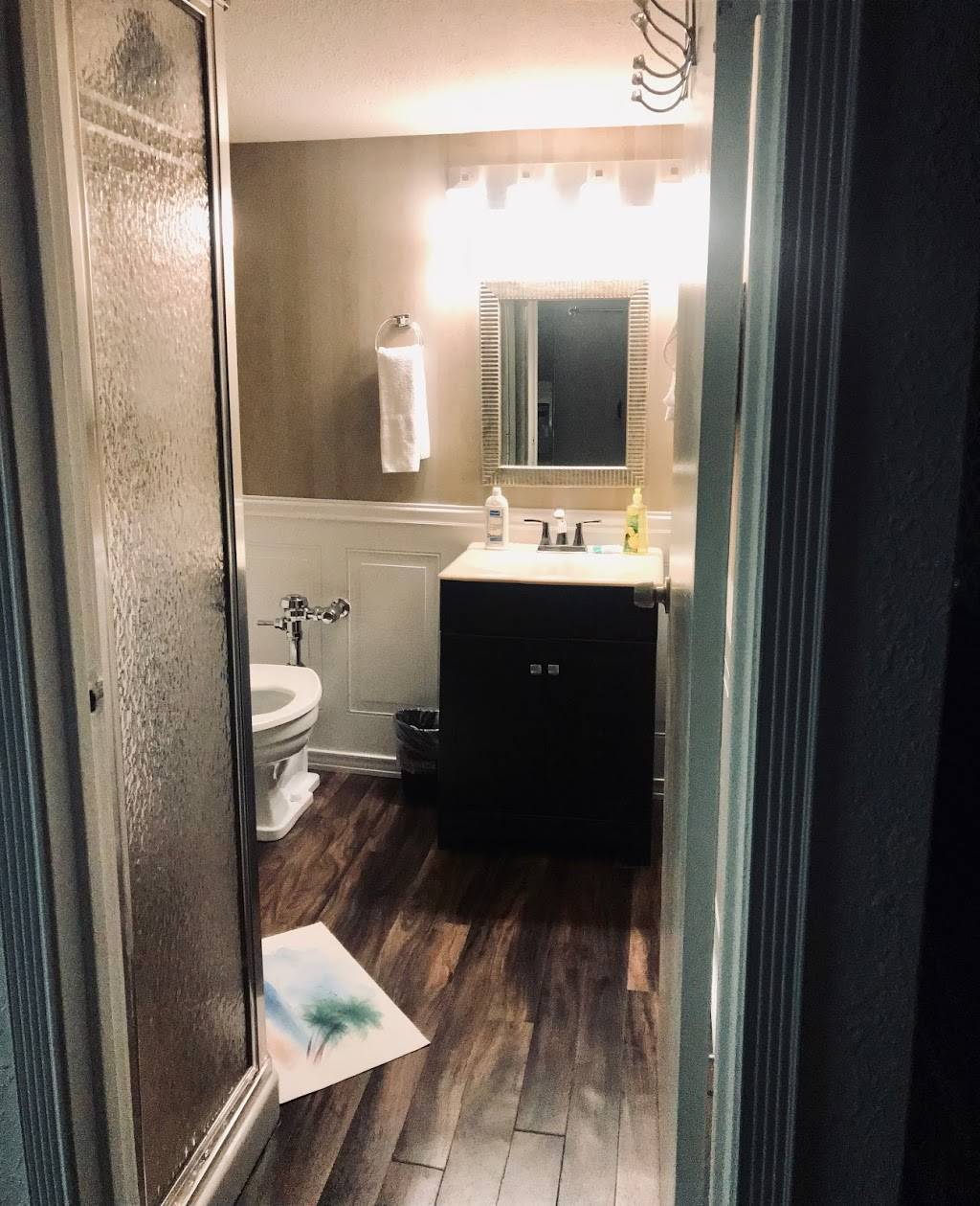 Village Inn | restaurant | 3001 W Wisconsin Ave, Milwaukee, WI 53208, USA | 4143447500 OR +1 414-344-7500