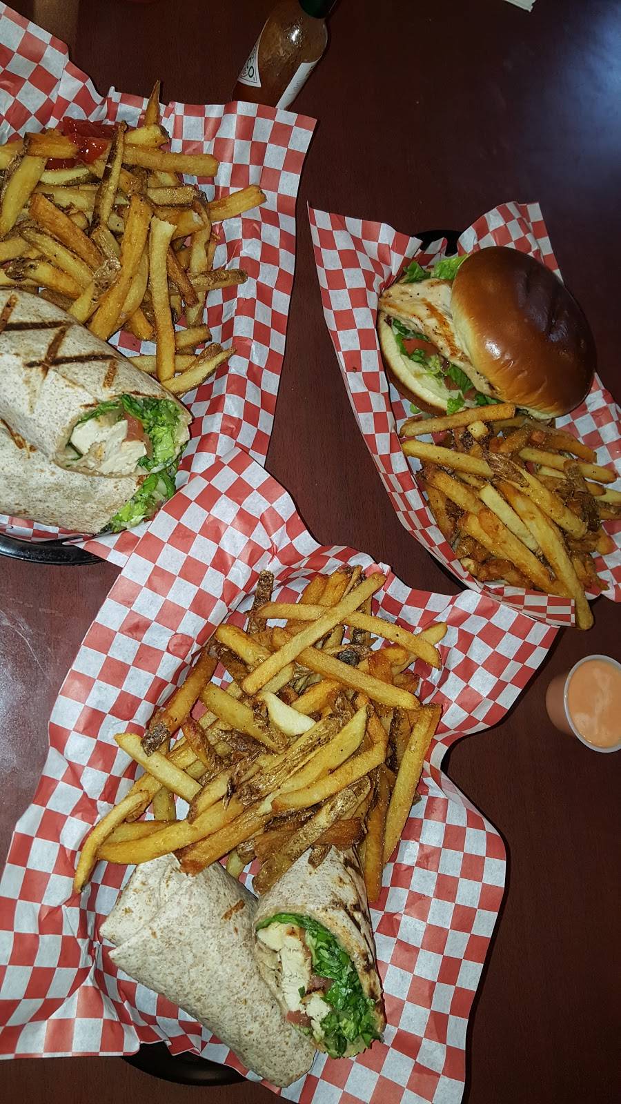 The Huddle Restaurant | restaurant | 817 W Lincoln Hwy, DeKalb, IL 60115, USA | 8157588899 OR +1 815-758-8899