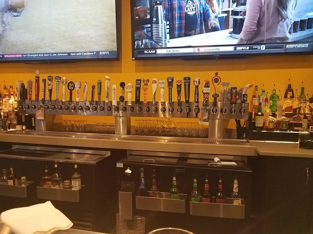 Buffalo Wild Wings | restaurant | 907 W Marketview Dr, Champaign, IL 61822, USA | 2173784400 OR +1 217-378-4400