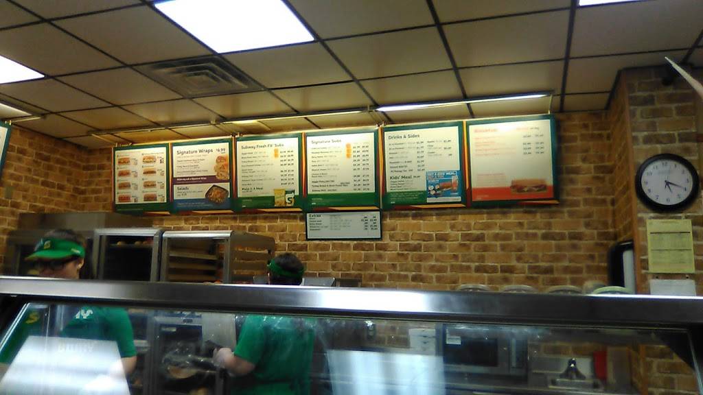 Subway Restaurants | restaurant | 201 N Broadway, Portland, TN 37148, USA | 6153253790 OR +1 615-325-3790