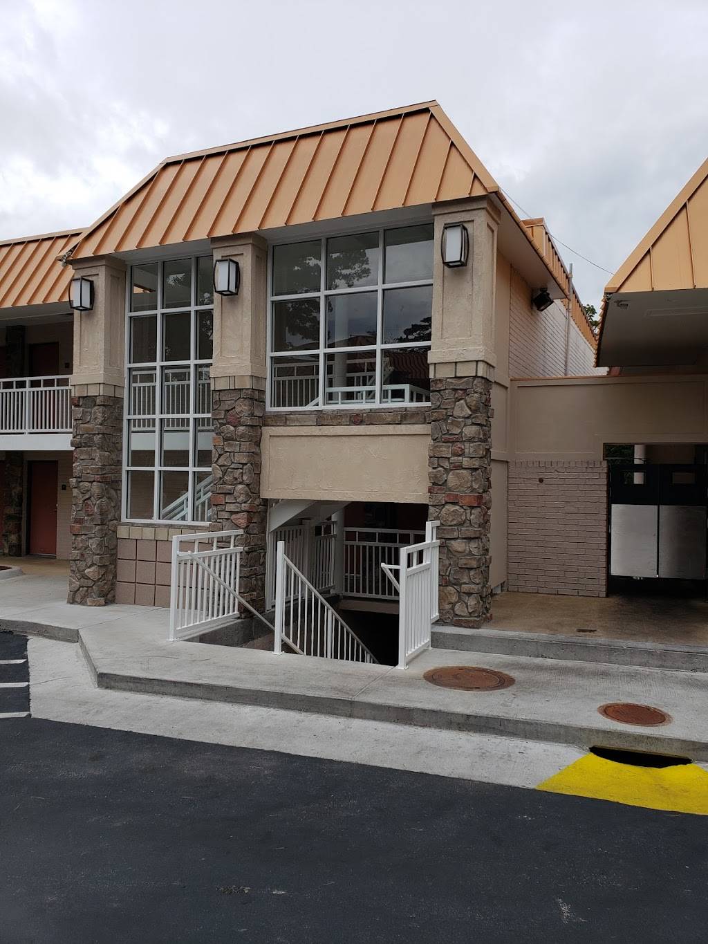 Myrtie Maes | restaurant | 207 W Van Buren, Eureka Springs, AR 72632, USA | 4792539768 OR +1 479-253-9768