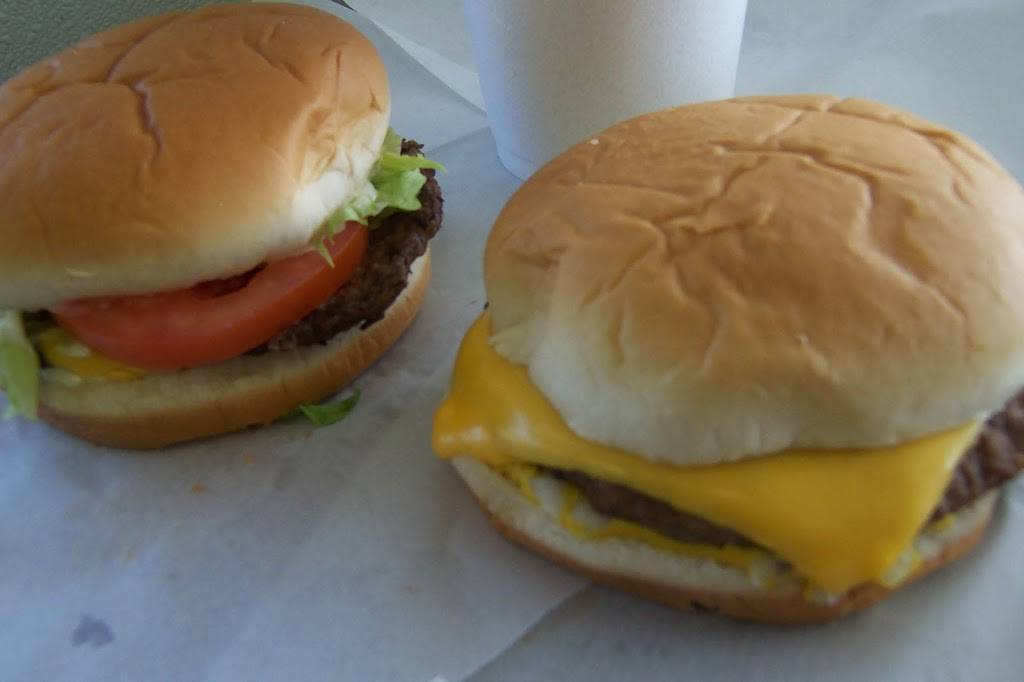 Snoopys Hot Dogs & More | restaurant | 82 Glen Rd, Garner, NC 27529, USA | 9197792545 OR +1 919-779-2545